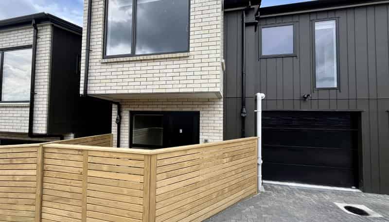 98C Royal Road, Massey