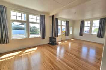 512 Devon Street East, Strandon