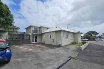 512 Devon Street East, Strandon