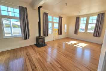 512 Devon Street East, Strandon