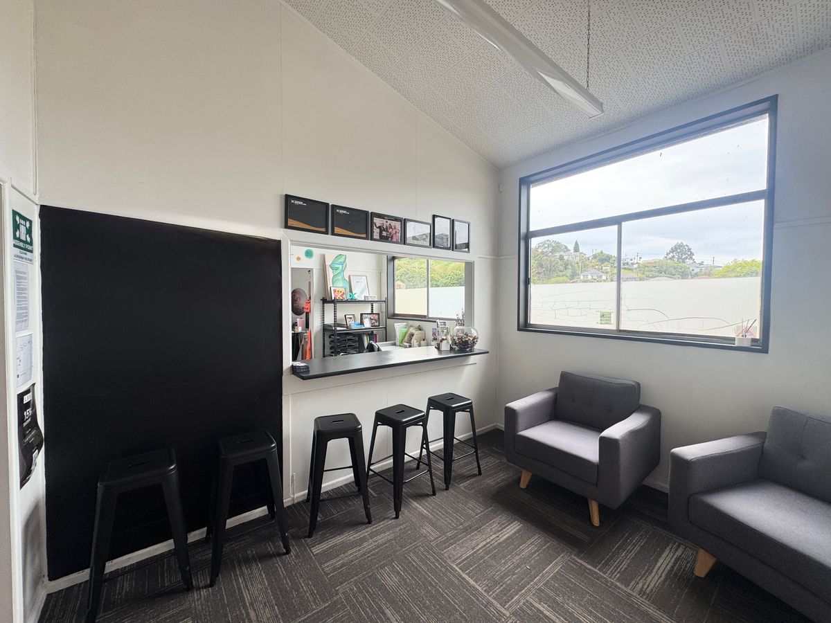 Versatile Industrial Space with Office & Car Parks - Ansicht 4