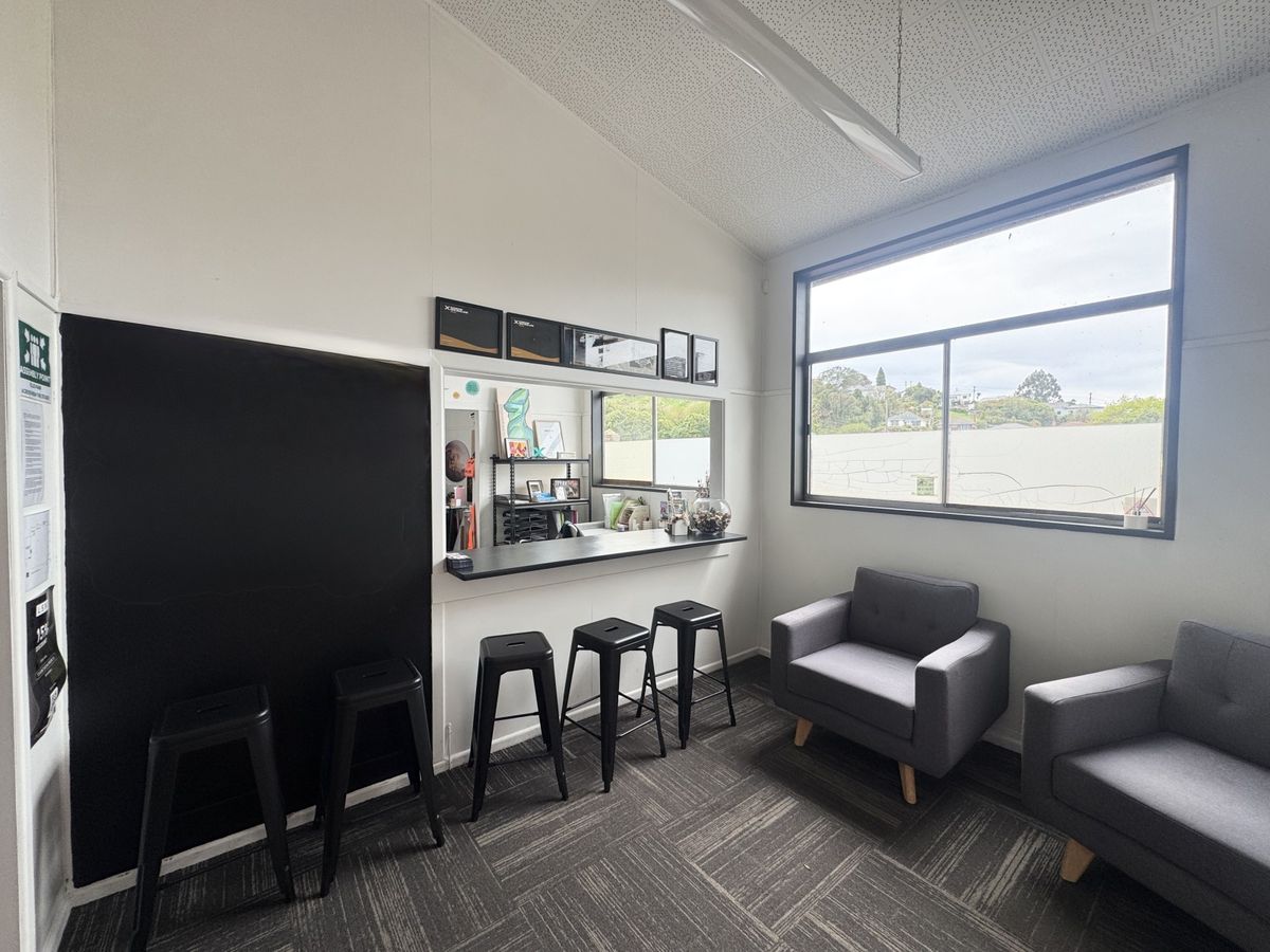 Versatile Industrial Space with Office & Car Parks - Ansicht 3