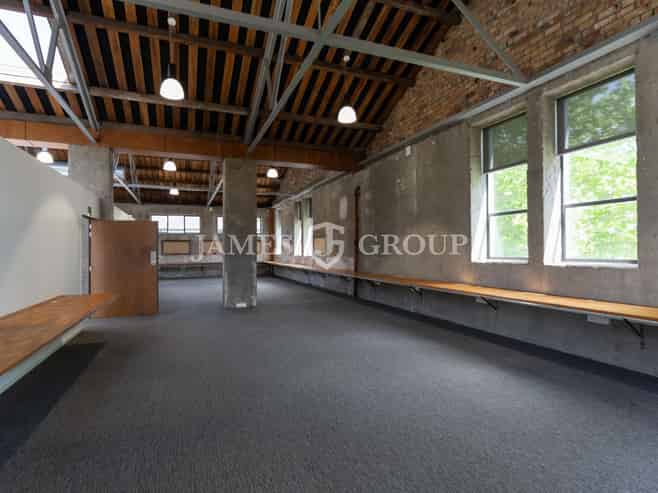 STUNNING CHARACTER + 13 CARPARKS