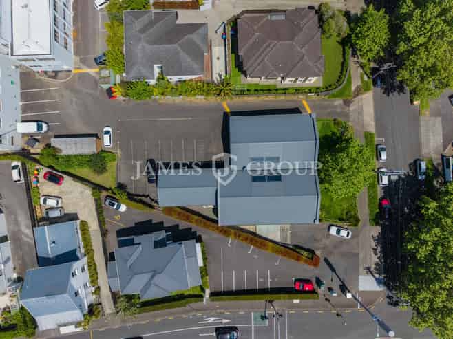 STUNNING CHARACTER + 13 CARPARKS