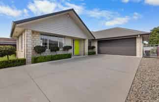 17 Farleigh Close, Huntington