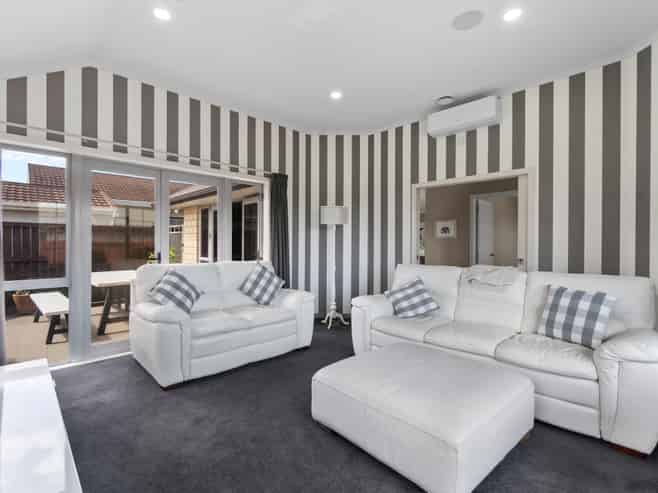 17 Farleigh Close, Huntington