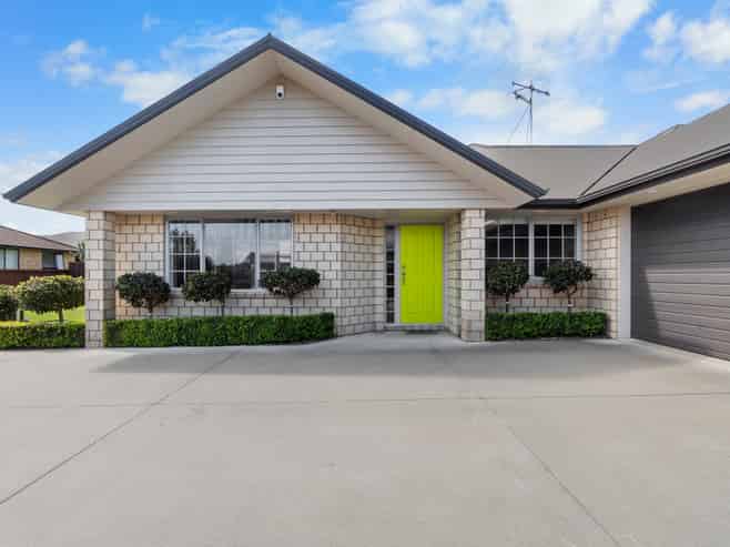 17 Farleigh Close, Huntington