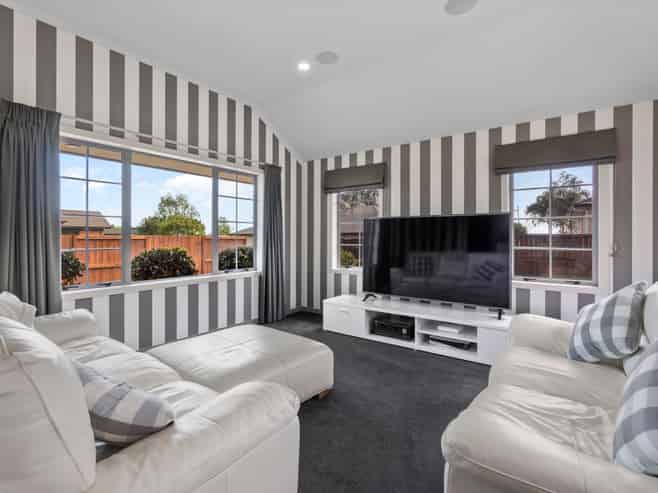 17 Farleigh Close, Huntington