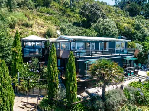 5 Sixth Avenue, Onetangi