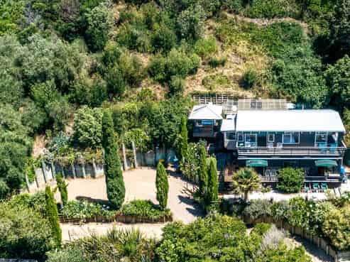 5 Sixth Avenue, Onetangi