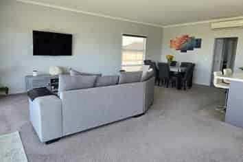 877 East Coast Rd, Kaiaua