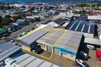 Showroom, Office & Warehouse
