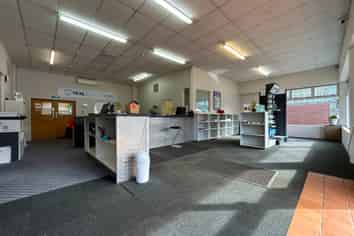 Showroom, Office & Warehouse