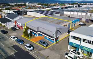 Showroom, Office & Warehouse