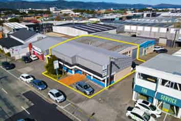 Showroom, Office & Warehouse