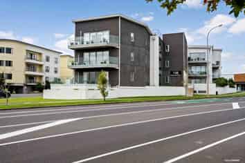 2F/136 Stancombe Road, Flat Bush