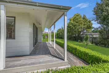 1112 Francis Hicks Avenue, Raureka