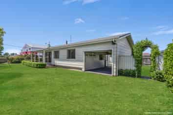 1112 Francis Hicks Avenue, Raureka