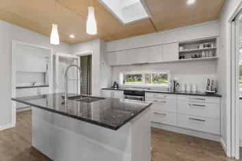 3 Takapu Road, Manakau