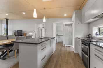 3 Takapu Road, Manakau