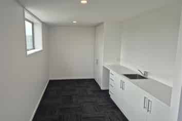 Tidy Mix of Warehouse and Office