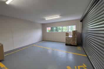 Tidy Mix of Warehouse and Office