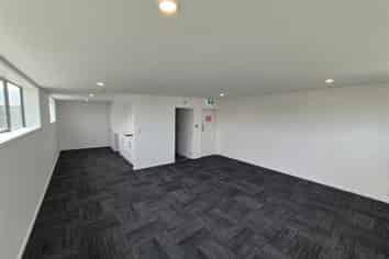 Tidy Mix of Warehouse and Office