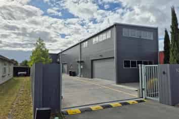 Tidy Mix of Warehouse and Office