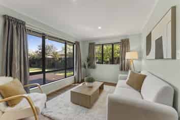 16 Bottle Lake Drive, Parklands