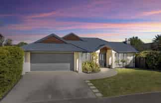 16 Bottle Lake Drive, Parklands