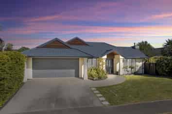 16 Bottle Lake Drive, Parklands