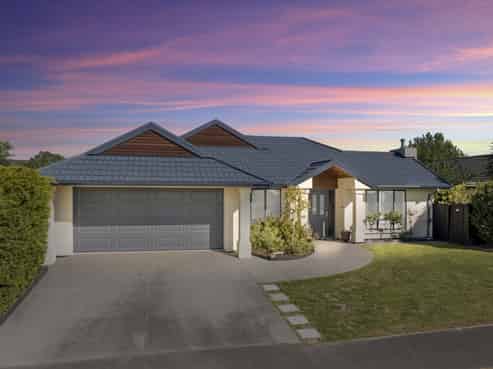 16 Bottle Lake Drive, Parklands