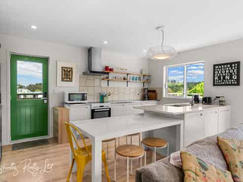 15 Ash Grove, Maungaturoto