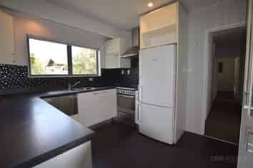 63 Kirby Street, Glendene