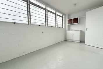 Functional Wairau Valley Industrial Unit | 243 m2