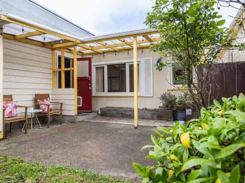 28 Luxford Street , Berhampore