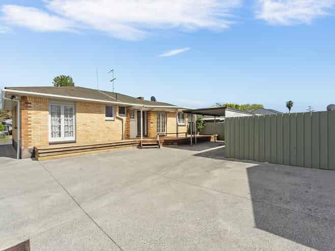 9 & 9A Pandora Place, Pakuranga