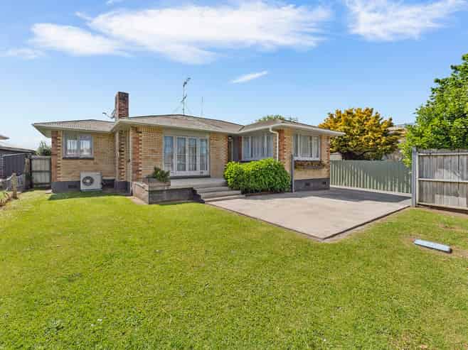 9 & 9A Pandora Place, Pakuranga
