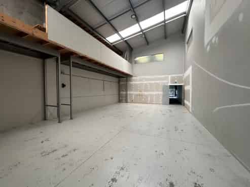 High-functional office/showroom/workshop/warehouse