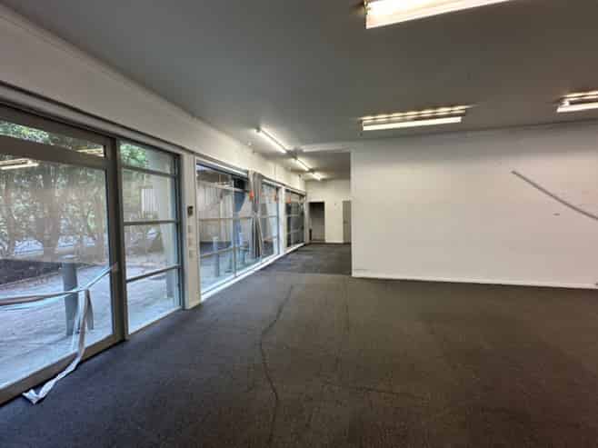 High-functional office/showroom/workshop/warehouse