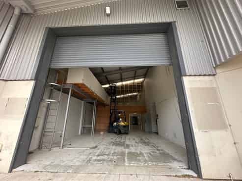 High-functional office/showroom/workshop/warehouse