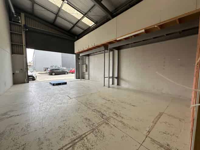 High-functional office/showroom/workshop/warehouse