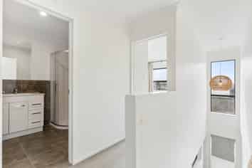 34A Waddell Avenue, Point England