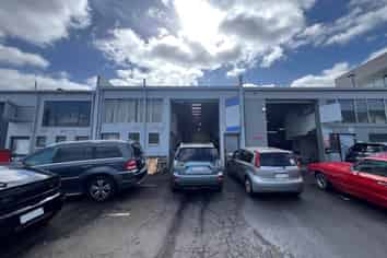 VERSATILE UNIT FOR LEASE

