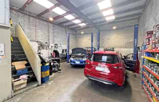 VERSATILE UNIT FOR LEASE
