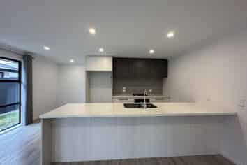 7 Reins Lane, Yaldhurst