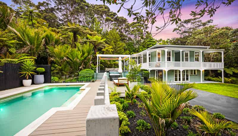 1-9 Deirdre Place, Titirangi