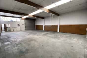 169SQM Functional Warehouse For Lease