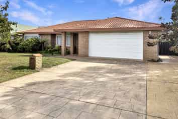 4 Knightsbridge Place, Taradale