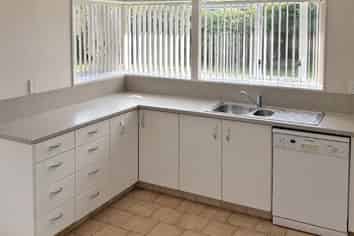 4 Knightsbridge Place, Taradale
